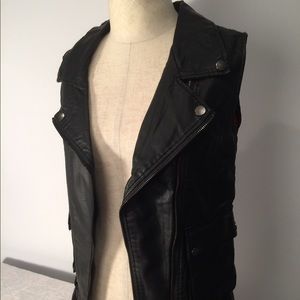 Faux leather vest (NWT new with tags) Small